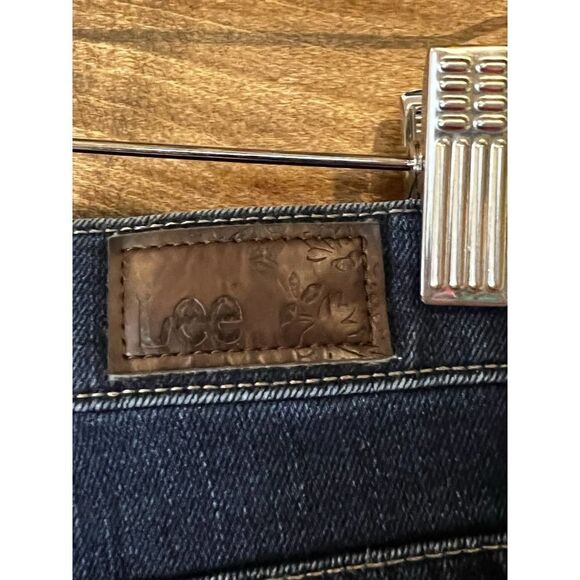 Lee Relaxed Fit At the Waist Jeans Size 10M Boot Cut - Picture 3 of 9